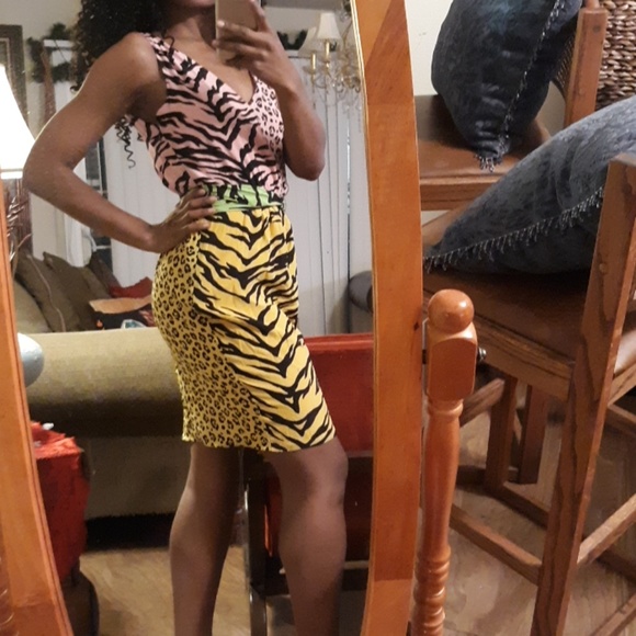 SOLD❤MOSCHINO 100% SILK DRESS - Picture 5 of 7